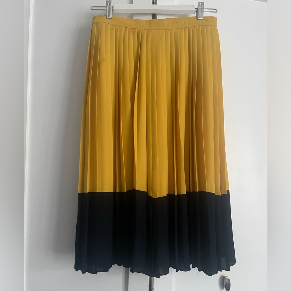 J.Crew pleated skirt. Yellow (goldy) and navy. Size 2